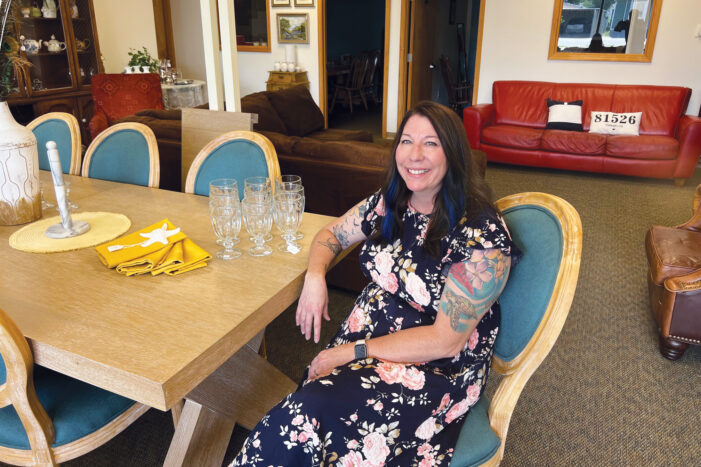 Starfish-inspired thrift store